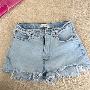 Abercrombie & Fitch The mom short high rise curve love size 28 lightwash shorts